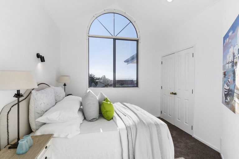 Photo of property in 23 Gillard Place, Eastern Beach, Auckland, 2012