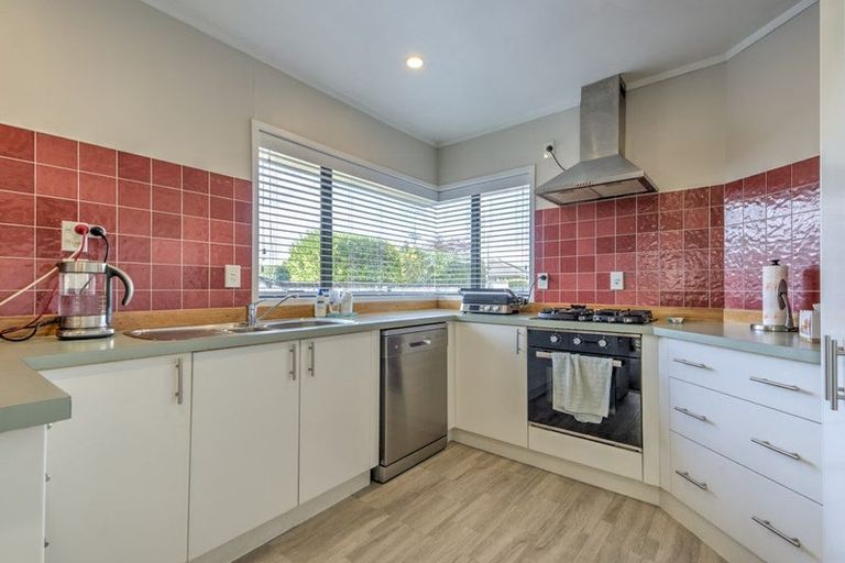 Photo of property in 61 Vardon Road, St Andrews, Hamilton, 3200