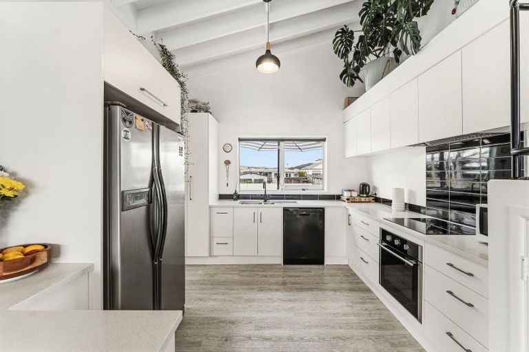 Photo of property in 82 Percy Road, Papamoa Beach, Papamoa, 3118