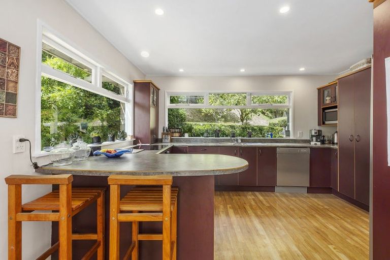 Photo of property in 5 Kellsmere Crescent, Island Bay, Wellington, 6023