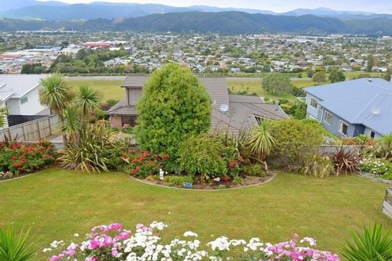 Photo of property in 15 Riverstone Drive, Riverstone Terraces, Upper Hutt, 5018