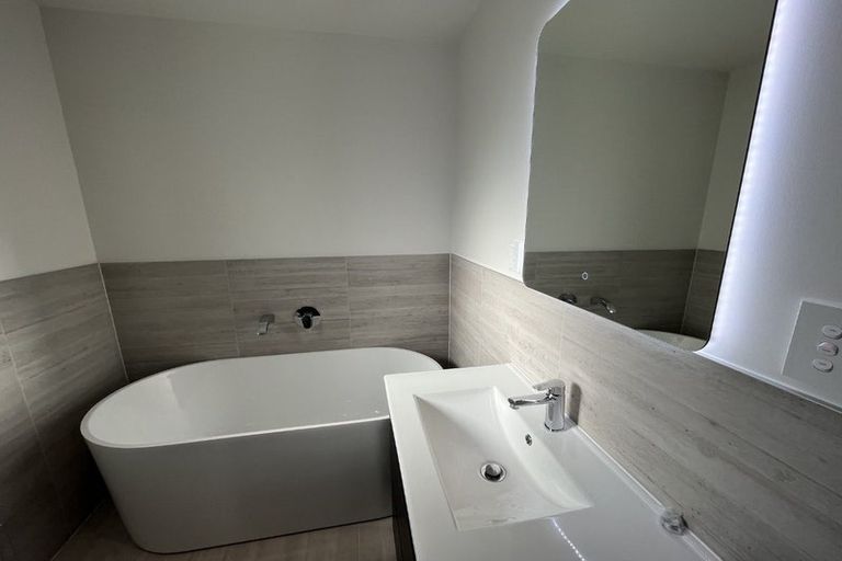 Photo of property in 9/535 Swanson Road, Ranui, Auckland, 0612