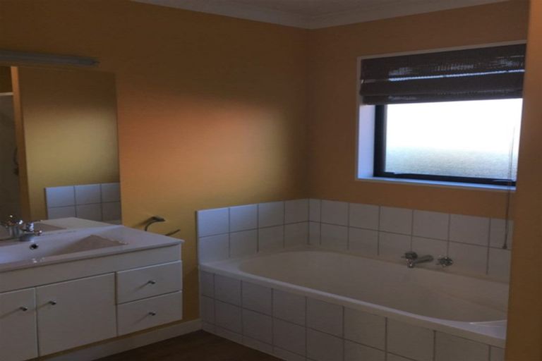 Photo of property in 73 Heathridge Place, Lincoln, 7608