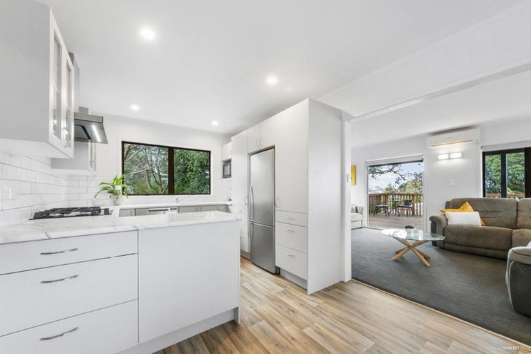 Photo of property in 6 Oreil Avenue, West Harbour, Auckland, 0618