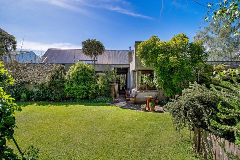 Photo of property in 11 Dunrobin Place, Avonhead, Christchurch, 8042