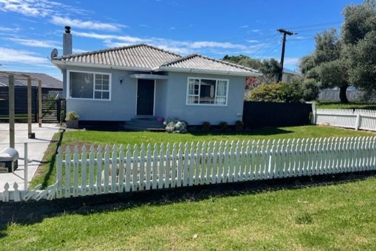 Photo of property in 23 Queens Road, Glen Avon, New Plymouth, 4312