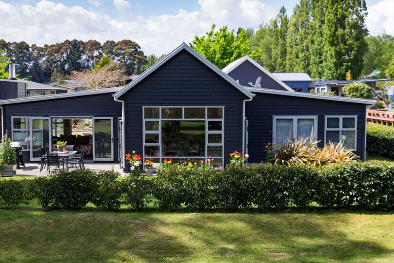 Photo of property in 2 Seagers Close, Kinloch, Taupo, 3377