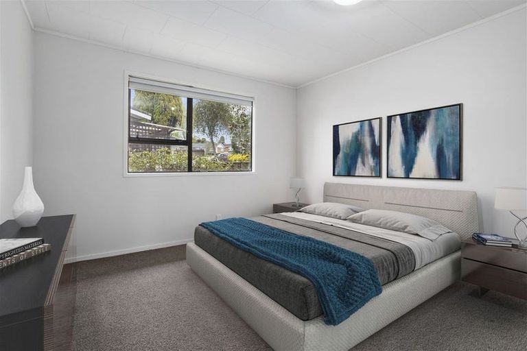 Photo of property in 30 Beechdale Crescent, Pakuranga Heights, Auckland, 2010