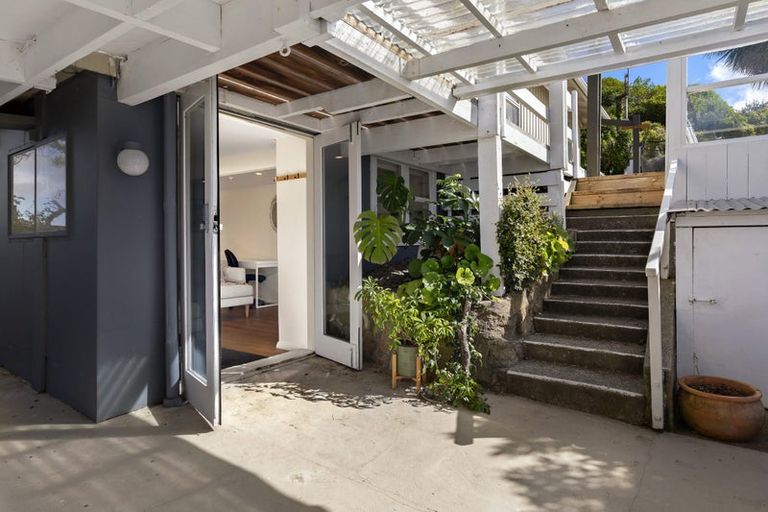 Photo of property in 25a Houghton Bay Road, Houghton Bay, Wellington, 6023