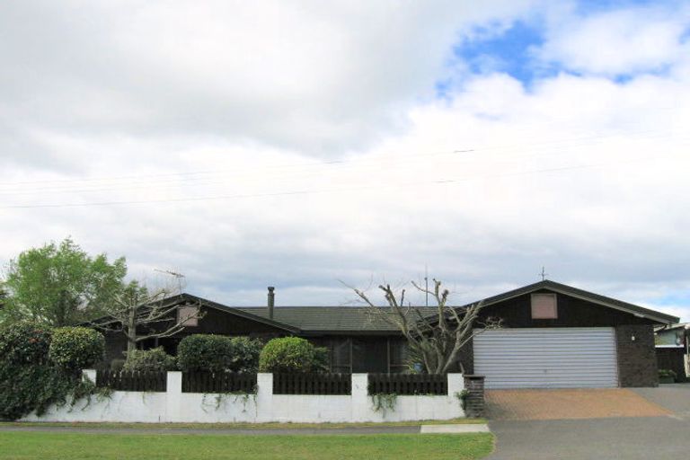 Photo of property in 2 Hinekura Avenue, Taupo, 3330