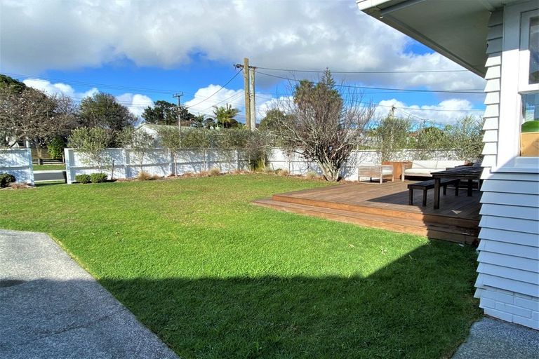 Photo of property in 41 Farquhar Road, Glendene, Auckland, 0602