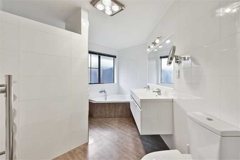 Photo of property in 22 Everlea Place, Alfriston, Auckland, 2105