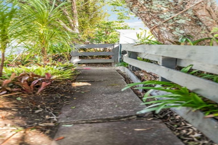 Photo of property in 3/70 Kaurilands Road, Titirangi, Auckland, 0604