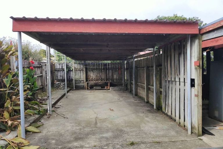 Photo of property in 15 Bundena Place, Clendon Park, Auckland, 2103