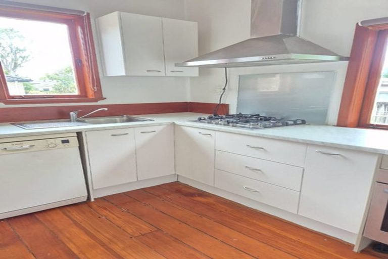 Photo of property in 137 Seabrook Avenue, New Lynn, Auckland, 0600