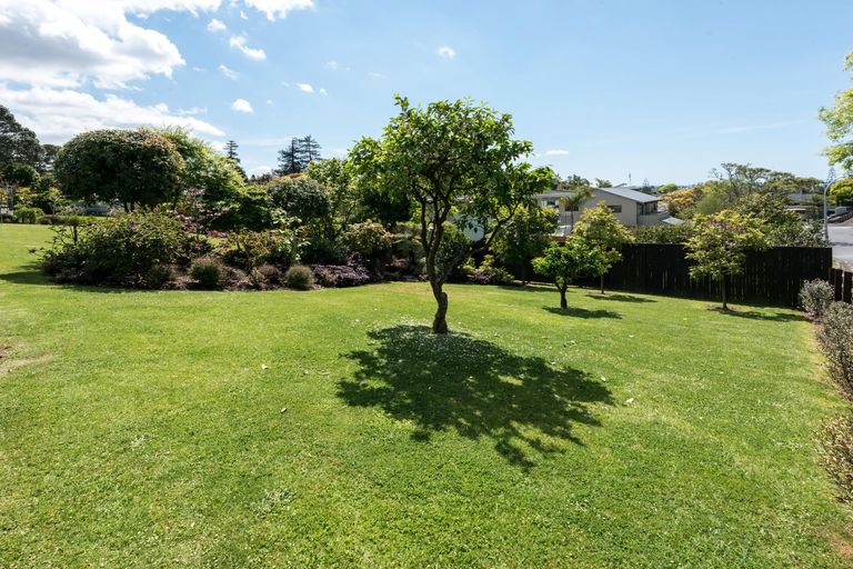 Photo of property in 30 Paparoa Road, Cockle Bay, Auckland, 2014