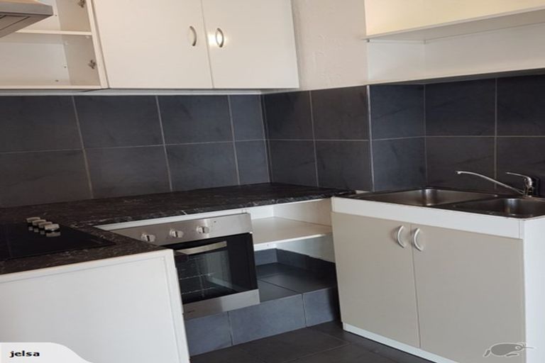 Photo of property in 2/56 Birkdale Road, Birkdale, Auckland, 0626