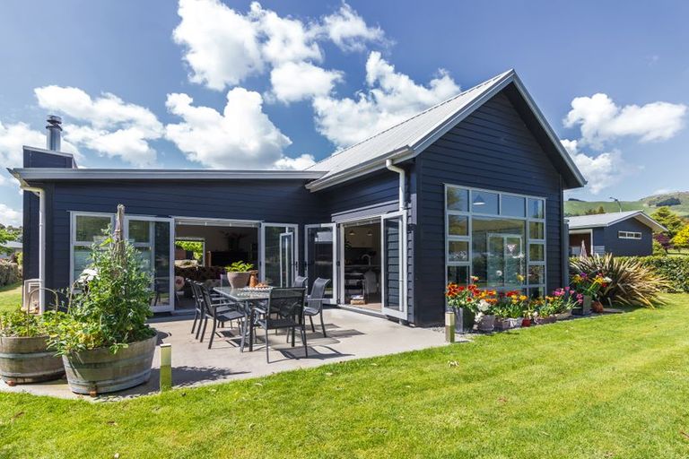Photo of property in 2 Seagers Close, Kinloch, Taupo, 3377