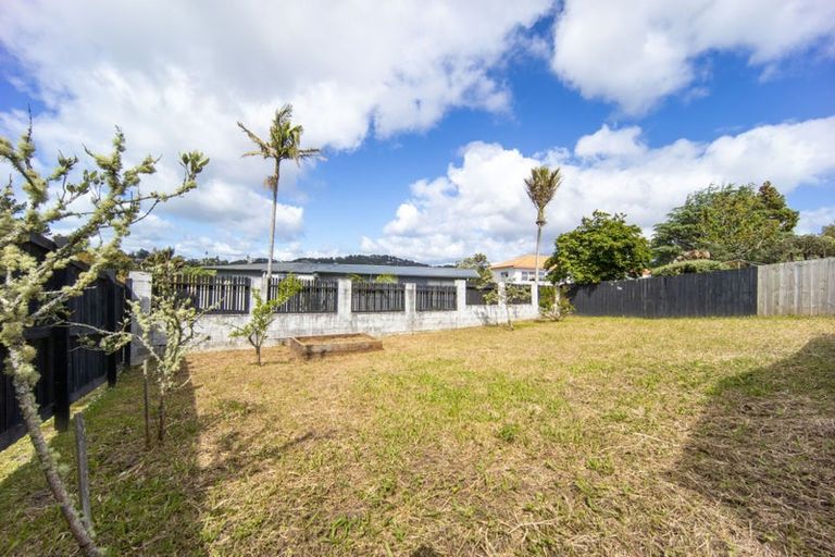 Photo of property in 90 Lantana Road, Green Bay, Auckland, 0604