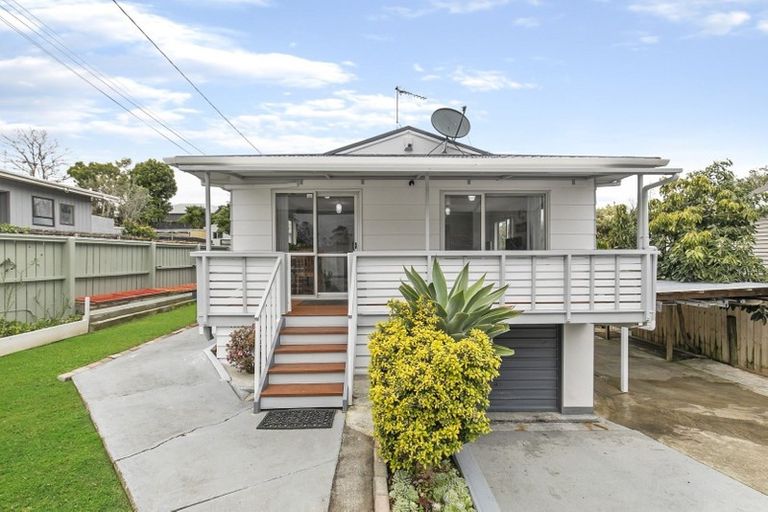 Photo of property in 2/119 Beach Haven Road, Beach Haven, Auckland, 0626