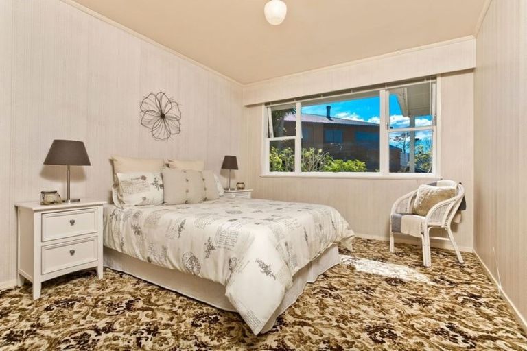 Photo of property in 22 Windermere Crescent, Blockhouse Bay, Auckland, 0600
