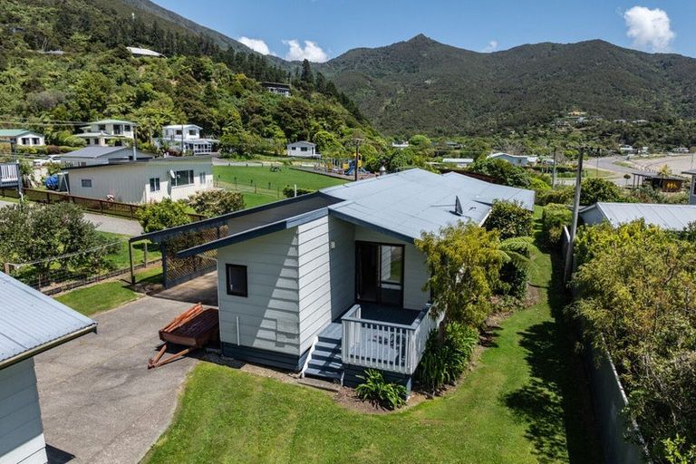 Photo of property in 11 Okiwi Crescent, Okiwi Bay, French Pass, 7193