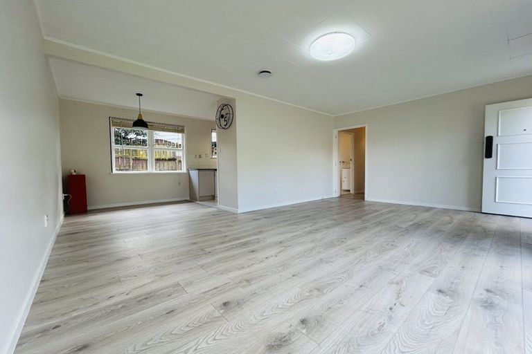 Photo of property in 1/8a Alma Street, Te Atatu South, Auckland, 0610