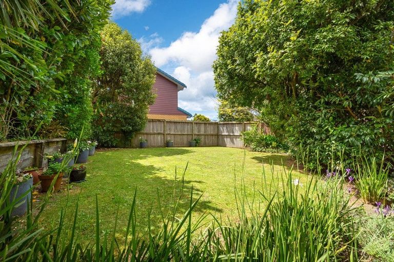 Photo of property in 1/33 Masterton Road, Rothesay Bay, Auckland, 0630