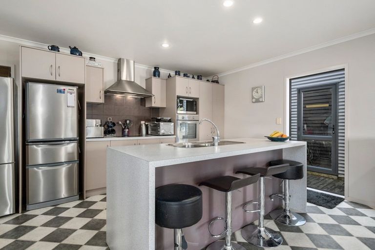 Photo of property in 25a Waikite Road, Welcome Bay, Tauranga, 3112