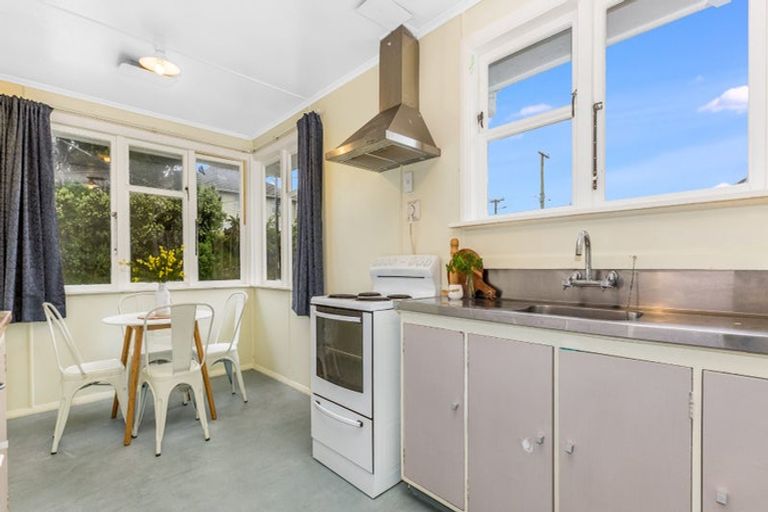 Photo of property in 12 Cornwall Crescent, Cannons Creek, Porirua, 5024