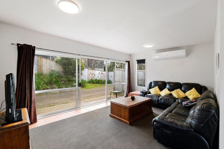 Photo of property in 16 Eruini Street, Waikanae Beach, Waikanae, 5036