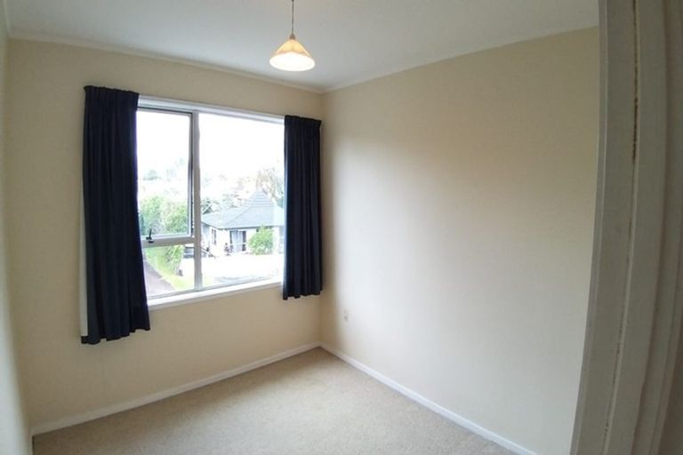 Photo of property in 19 St Catherine Crescent, West Harbour, Auckland, 0618