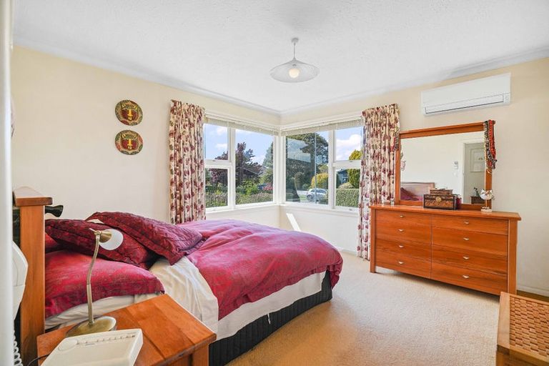 Photo of property in 21 Oakfield Street, Burnside, Christchurch, 8053