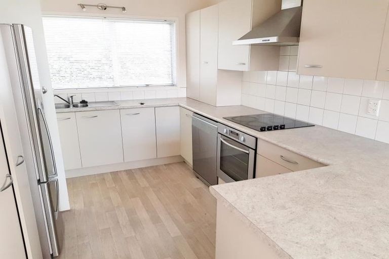 Photo of property in 2/12 King Richard Place, Browns Bay, Auckland, 0630