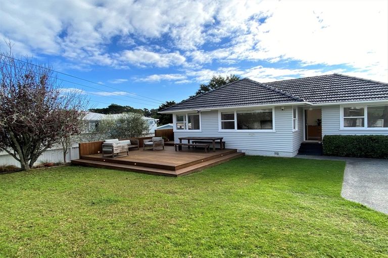 Photo of property in 41 Farquhar Road, Glendene, Auckland, 0602