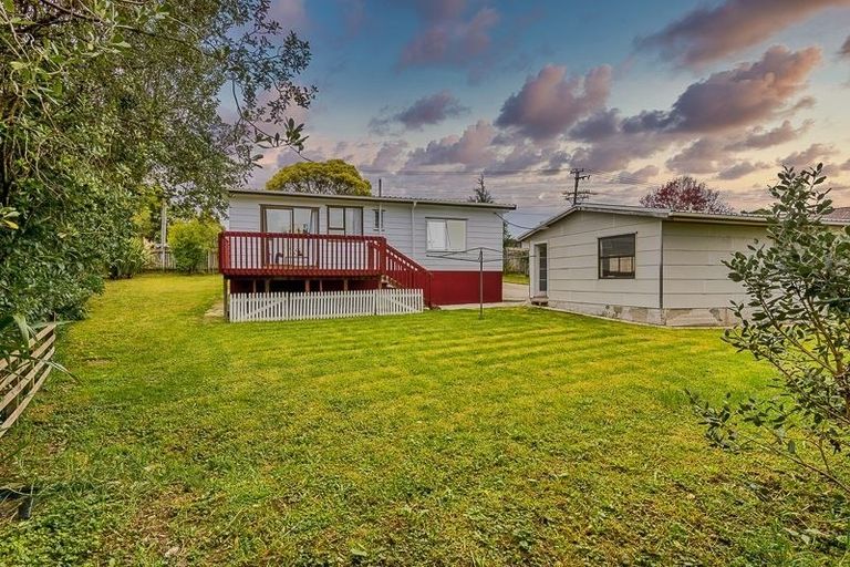 Photo of property in 114 Colwill Road, Massey, Auckland, 0614