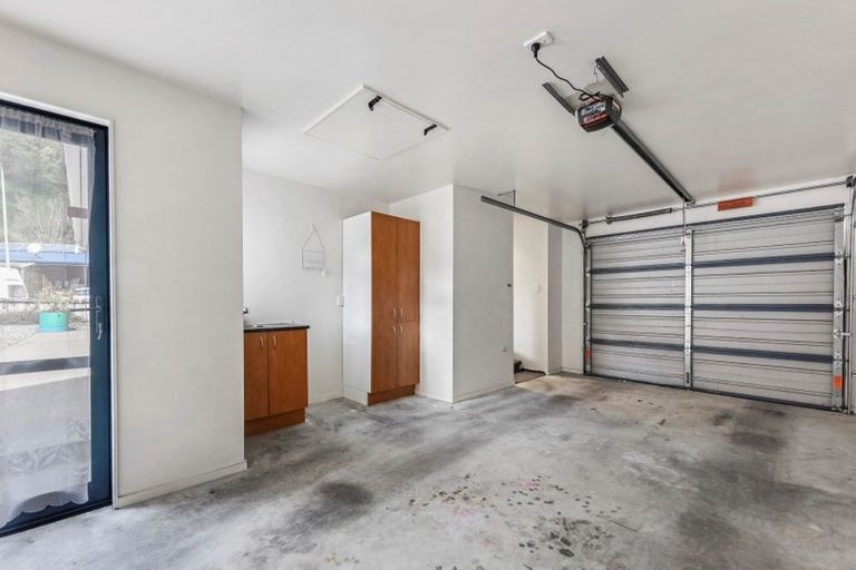 Photo of property in 3a Heather Place, Picton, 7220