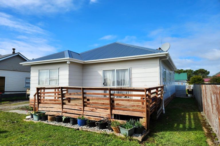 Photo of property in 62 Hall Street, Cobden, Greymouth, 7802