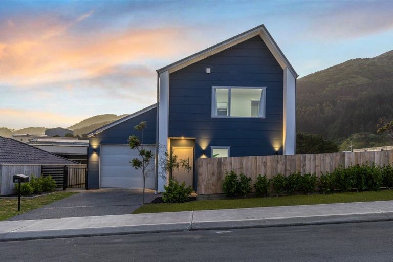 Photo of property in 60 Hokioi Drive, Kenepuru, Porirua, 5022