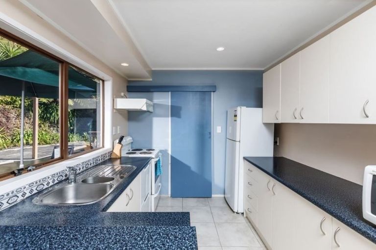 Photo of property in 28 King Richard Place, Browns Bay, Auckland, 0630