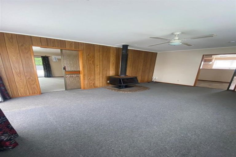 Photo of property in 69 Rosewarne Crescent, Glendene, Auckland, 0602