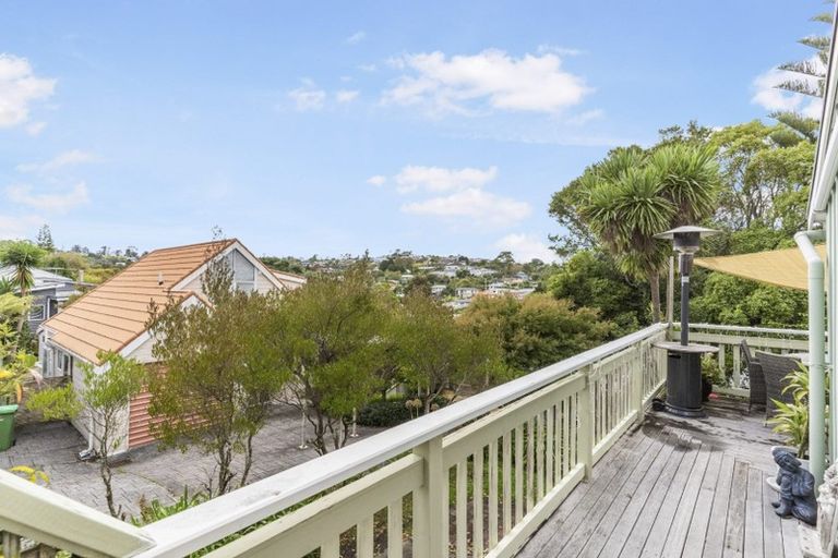 Photo of property in 2/32 Knightsbridge Drive, Forrest Hill, Auckland, 0620