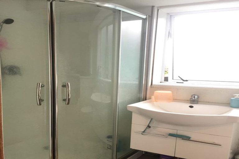 Photo of property in 15 Hauraki Crescent, Pinehill, Auckland, 0632