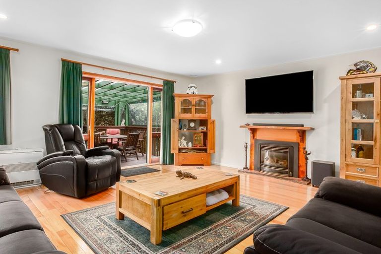 Photo of property in 8 Woodstock Terrace, Tawa, Wellington, 5028
