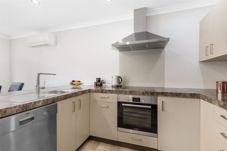 Photo of property in 7 Sumner Terrace, Aotea, Porirua, 5024