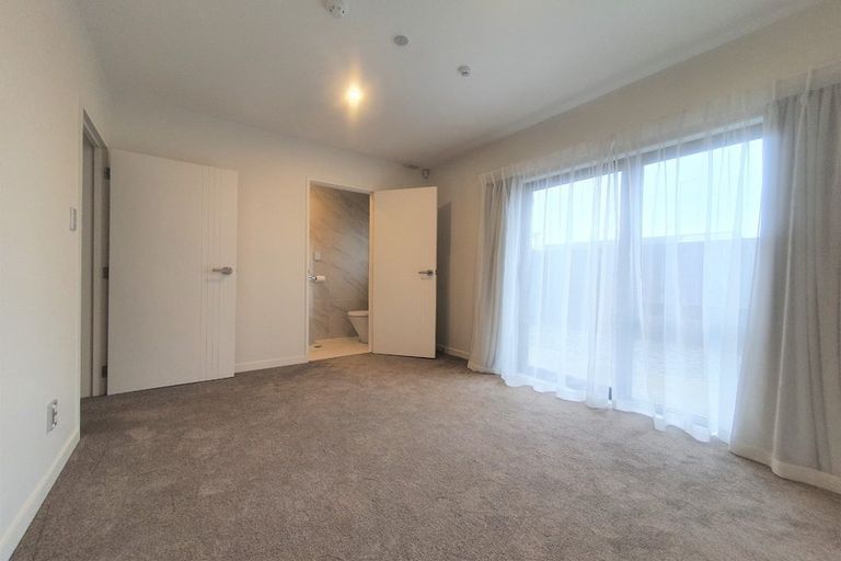 Photo of property in 7 Lilac Lane, Oteha, Auckland, 0632