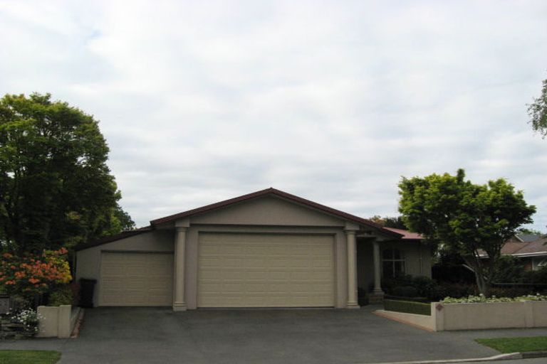 Photo of property in 20 Hadlow Place, Burnside, Christchurch, 8041