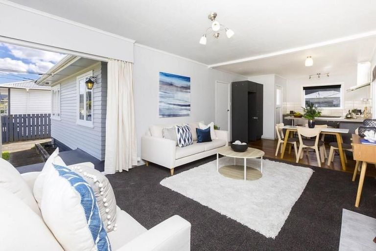 Photo of property in 10 Roberts Street, Wainuiomata, Lower Hutt, 5014