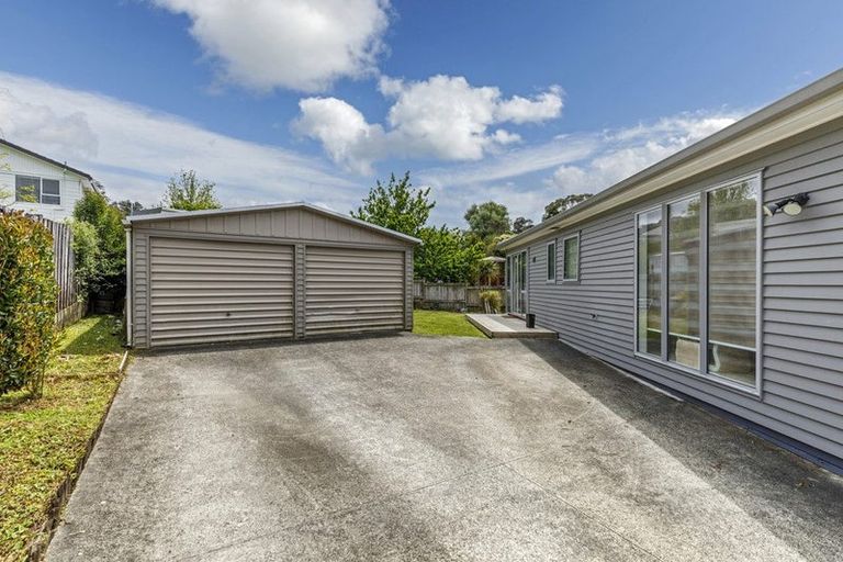 Photo of property in 3 Julia Place, Totara Vale, Auckland, 0629