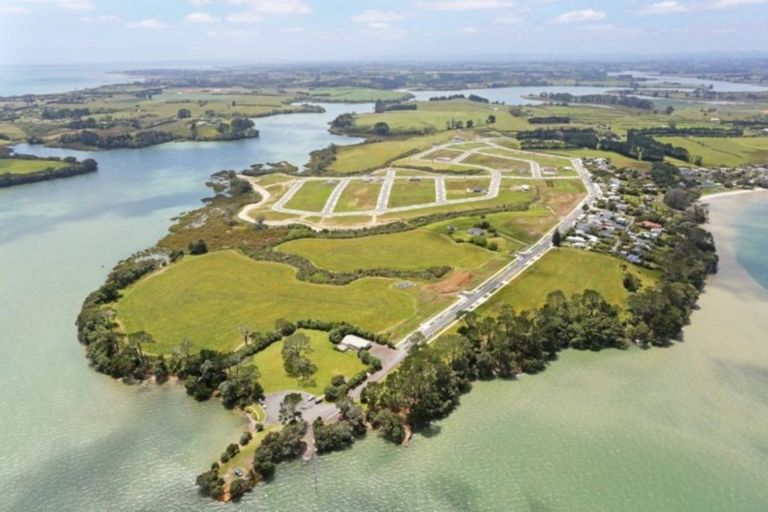 Photo of property in 13 Okohaka Avenue, Glenbrook, Waiuku, 2681